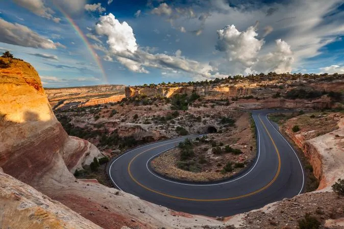 Curves along Rim Rock Drive