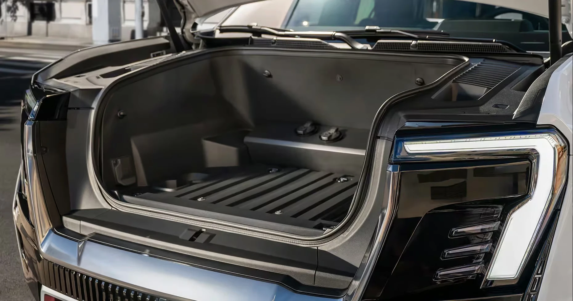 eTrunk & MultiPro Midgate in the GMC Sierra EV Denali, from the original vehicle page
