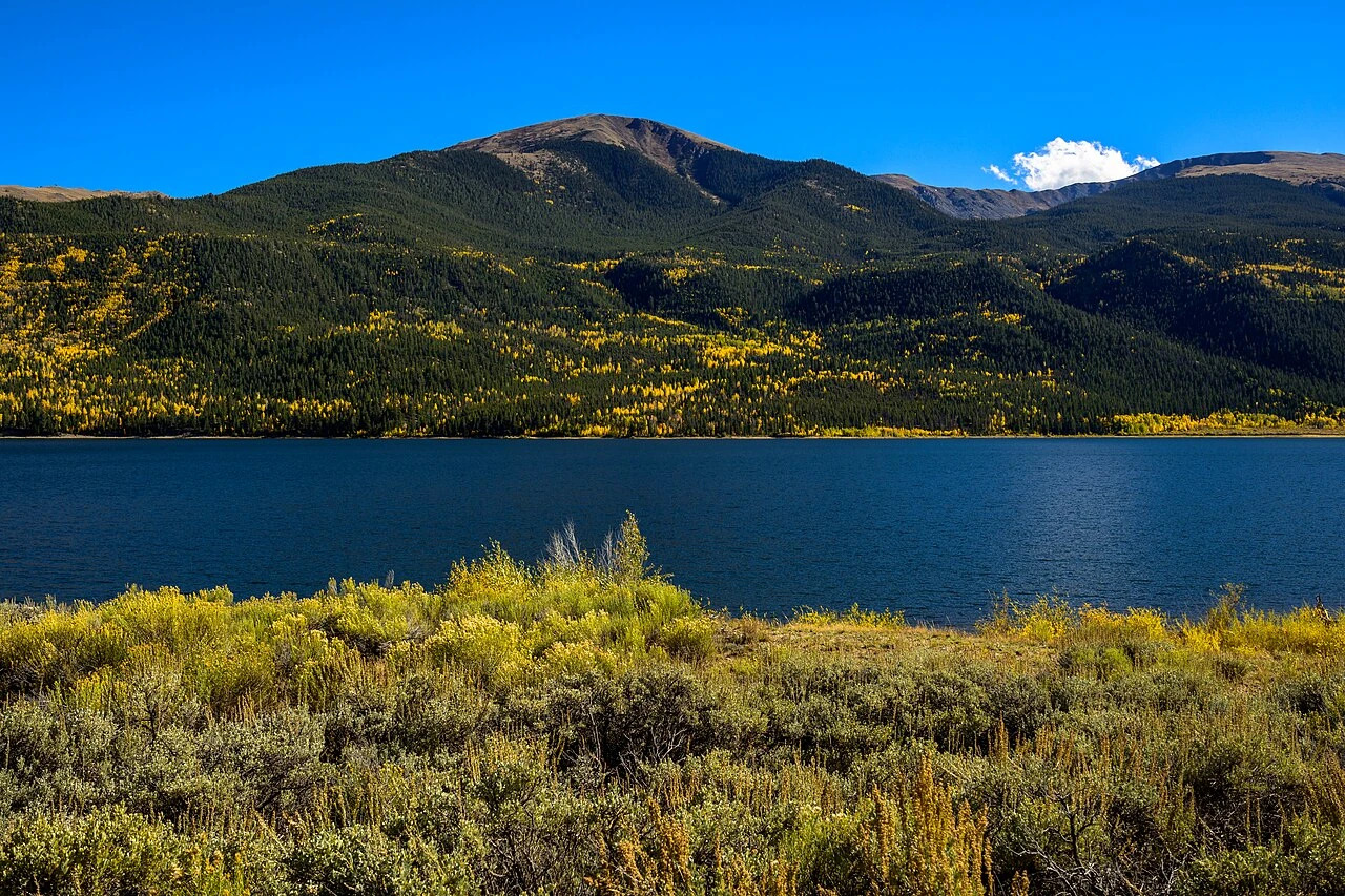 Blue water and autumn foliage around Twin Lakes near Leadville, Colorado